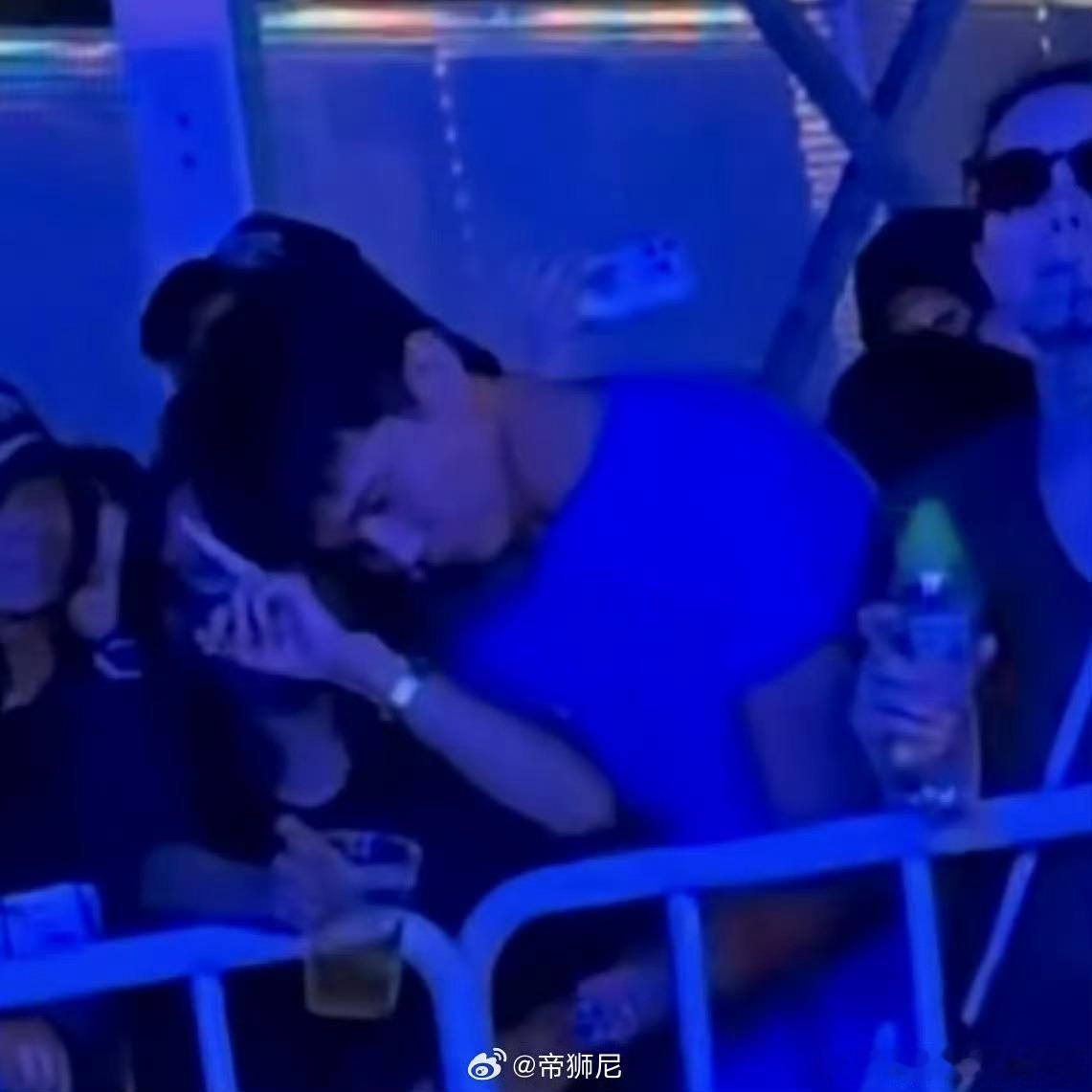 Ryan 性骚扰妈呀这大哥到底想干嘛 ​​​