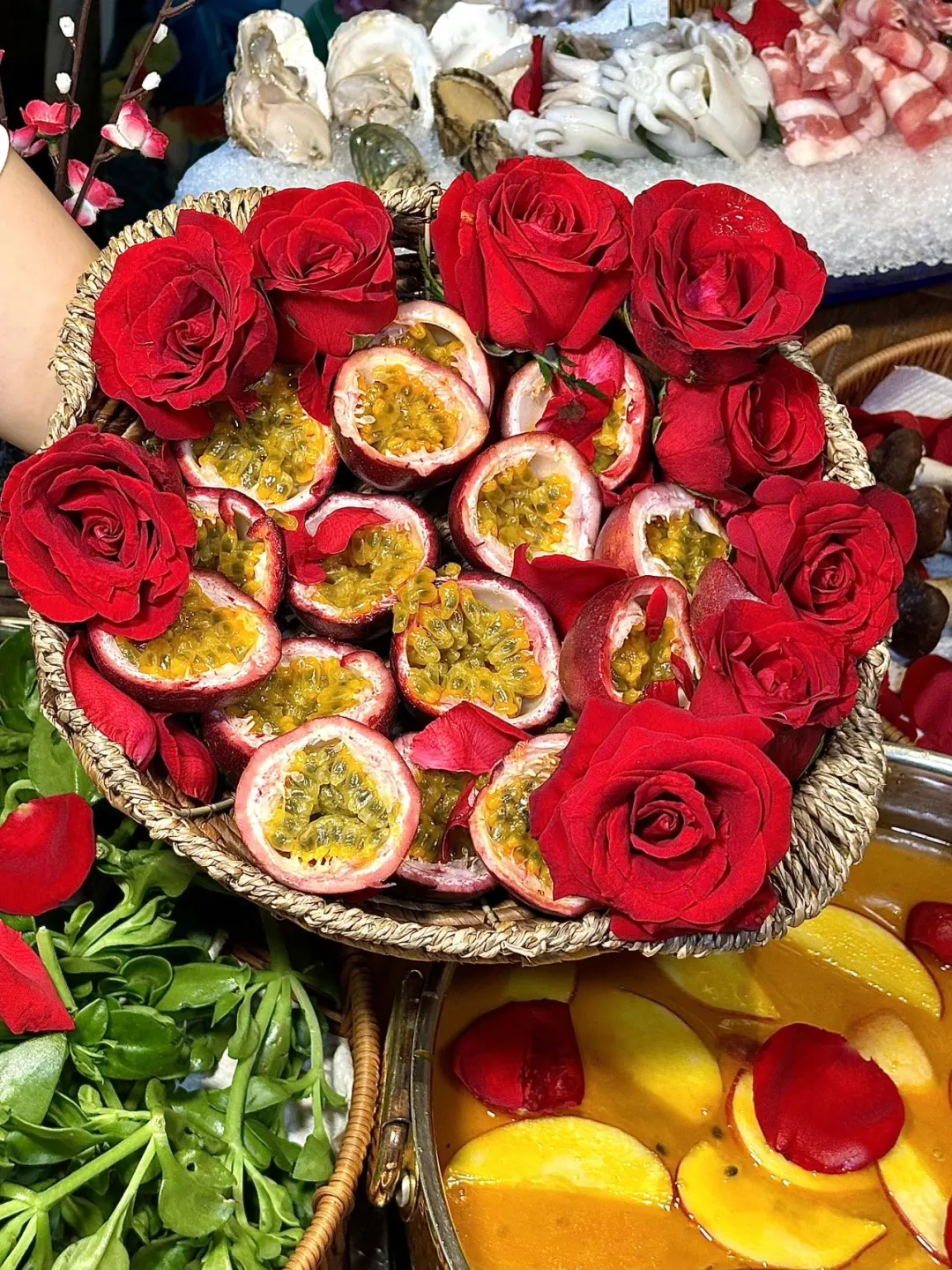 蘑菇精灵在玫瑰百香果果海里开大会啦❗️