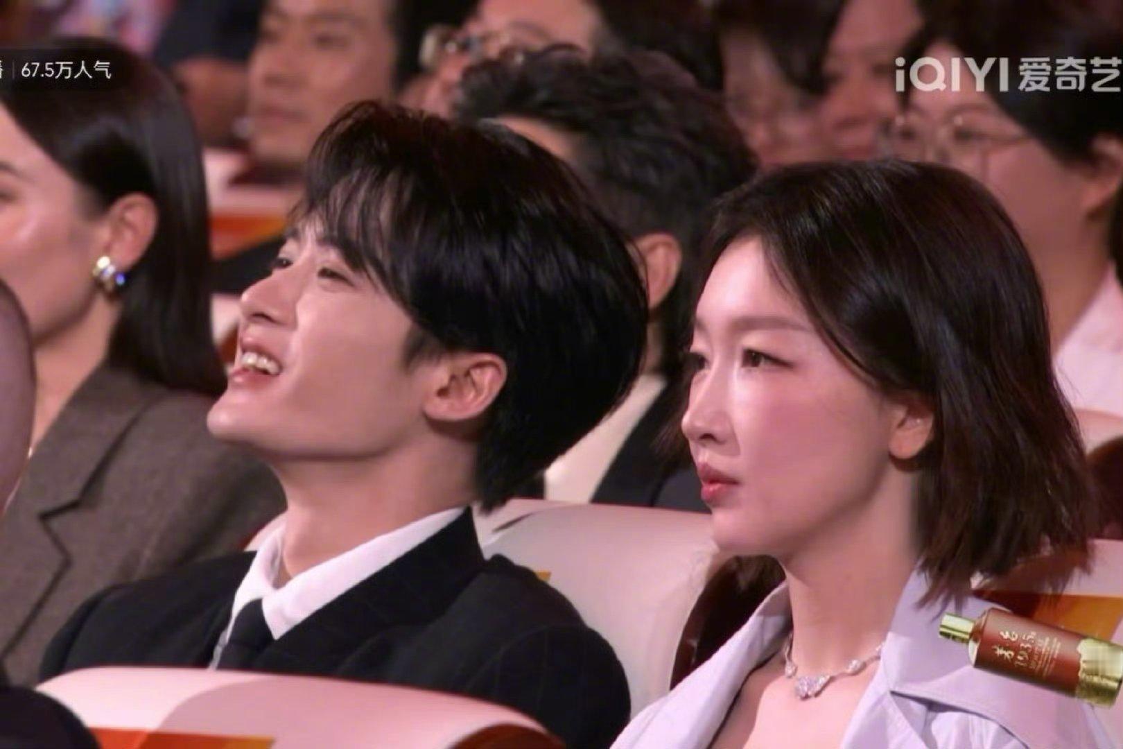 檀健次听到沙溢沈腾校草之争的反应捕捉到一只正在吃瓜的🦔🦔！好可爱的react