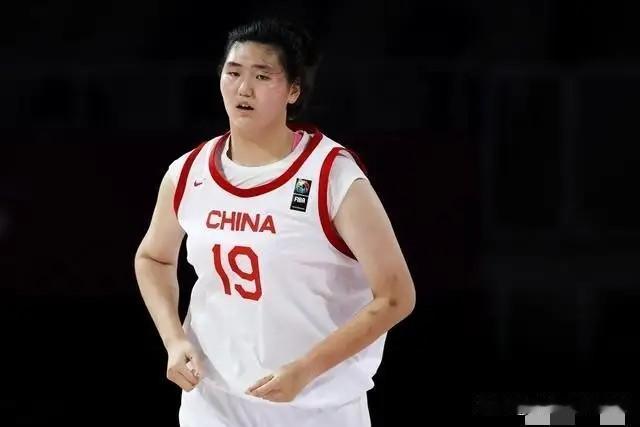张子宇冲击WNBA！三大核心突破+名宿亲授，2米26新星的逆袭之路
 
18岁、