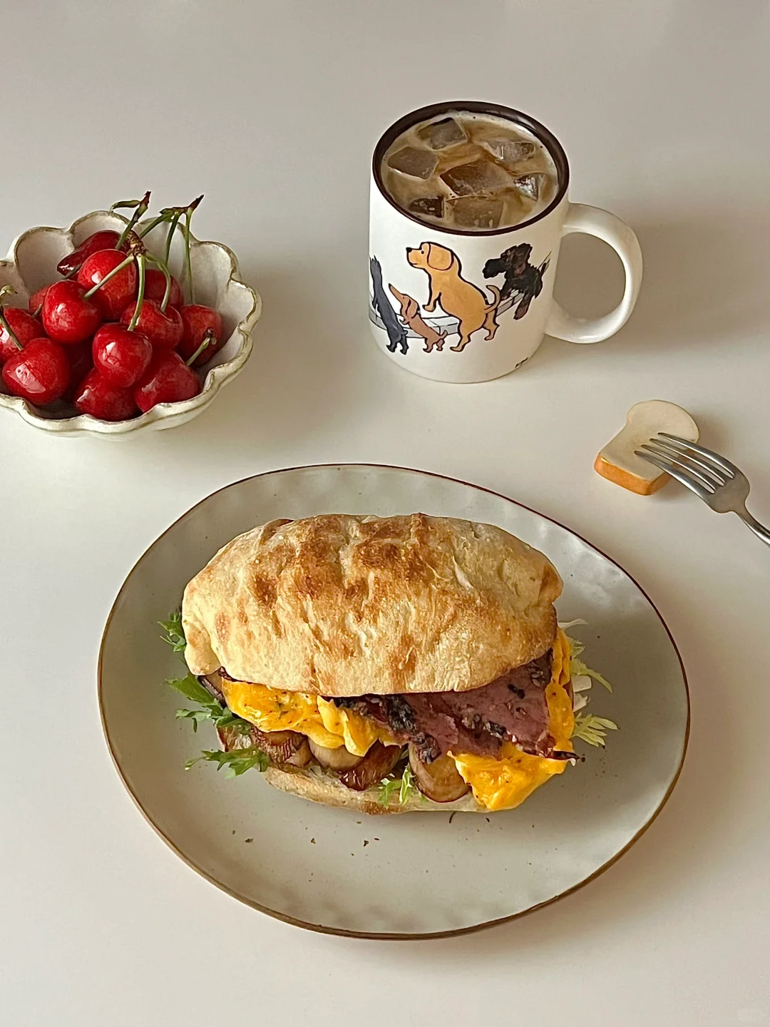 元气早餐｜滑蛋牛肉菌菇恰巴塔三明治🥪