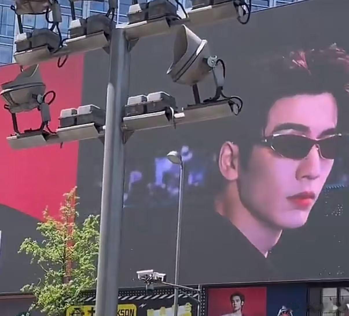 张凌赫的受众张凌赫帅得无法无天的张凌赫的受众，不错不错，