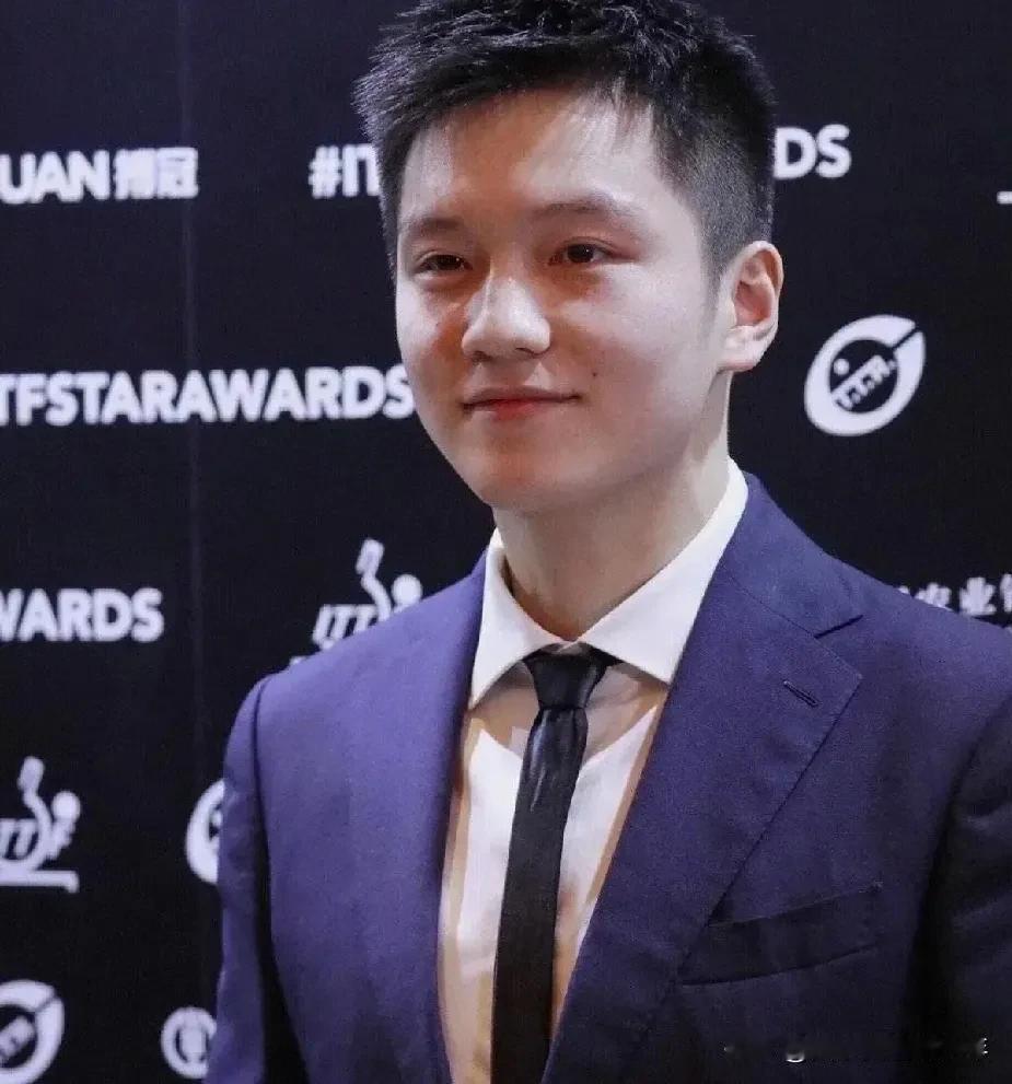 樊振东值得研究，枯燥无味的乒乓球，压制了一个及其丰富的内心世界。
   他渴望挣