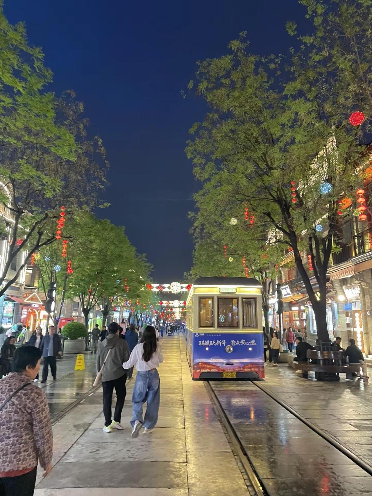 逛前门的大街 前门大栅栏 这里真的好玩应该每个月来逛一次感受一年四季的老北京