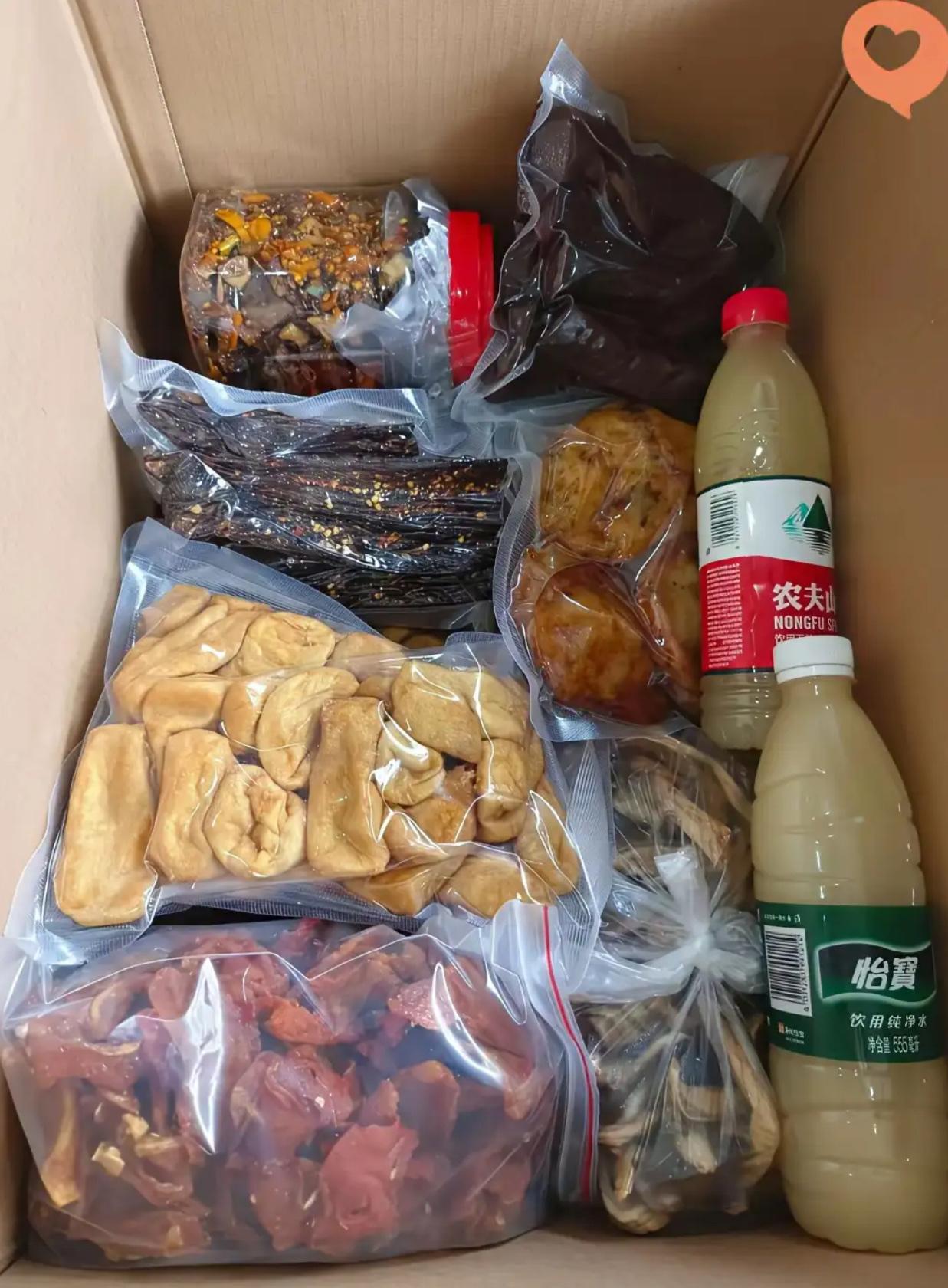 莫名收到一箱特产，查了半天才知道是老婆初恋男友寄的。现在站在箱子前，陷入了人生难