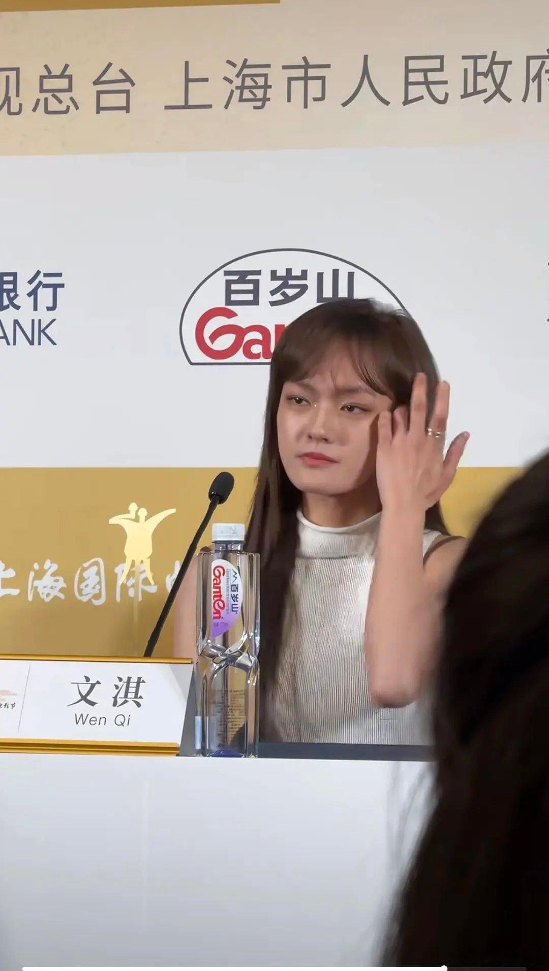 文淇这张脸也能吹神颜？审美降级太离谱。 
