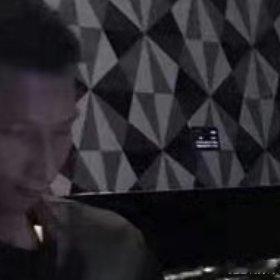 风波升级，网友扒出易建联更多证据，夜店照片曝光，旁边坐着美女 ​​​