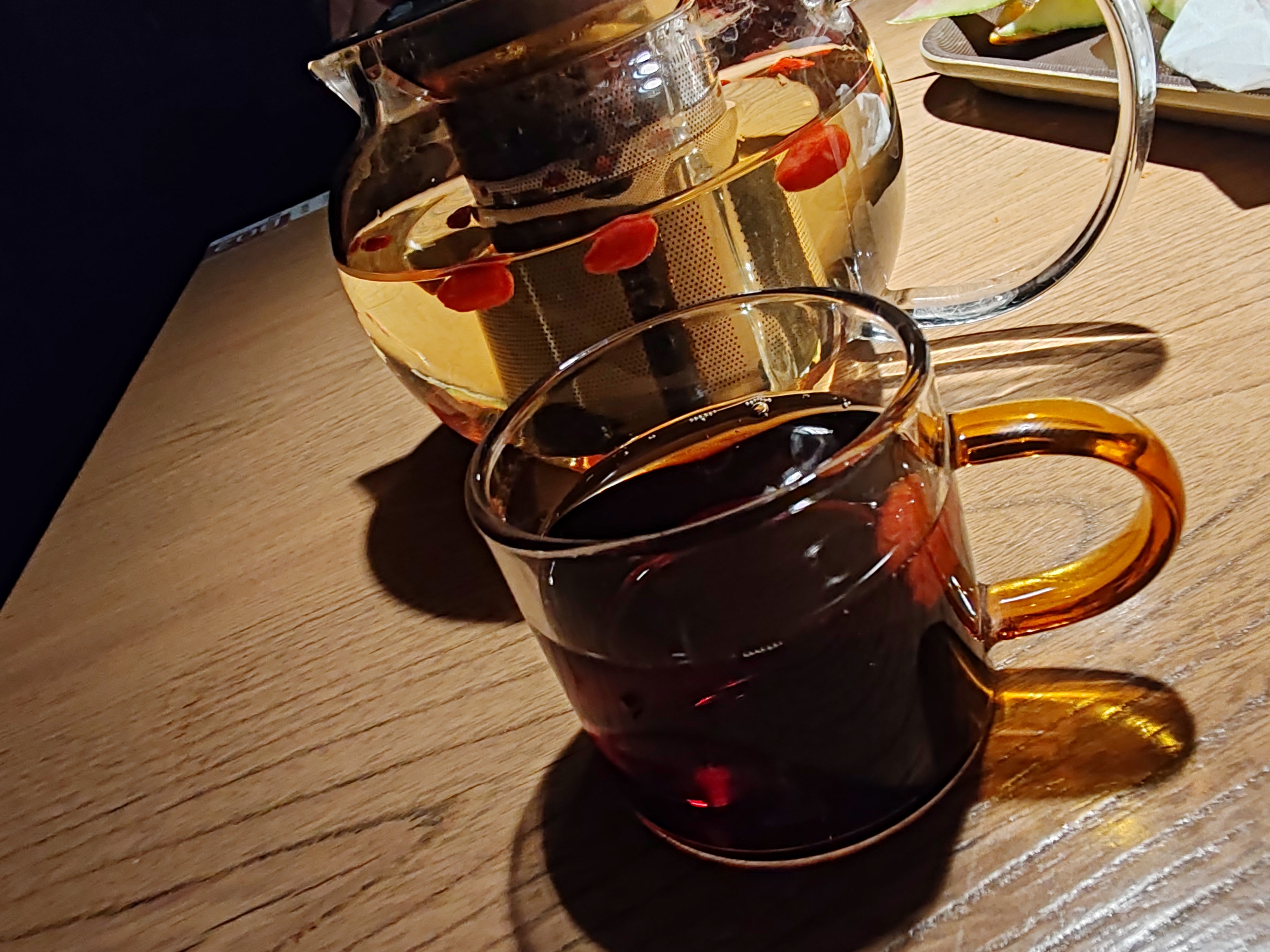 冰可乐里加枸杞，也不是不行。 ​​​