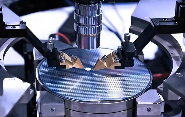 美利坚：绝不允许，使用 美国 技术的光刻机，卖给中国。中国：绝不允许，使用 中国