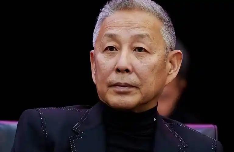 陈道明一句话戳中退休真相：
“退休之后，只要你大门一关，少往外瞎跑，少凑那些没用
