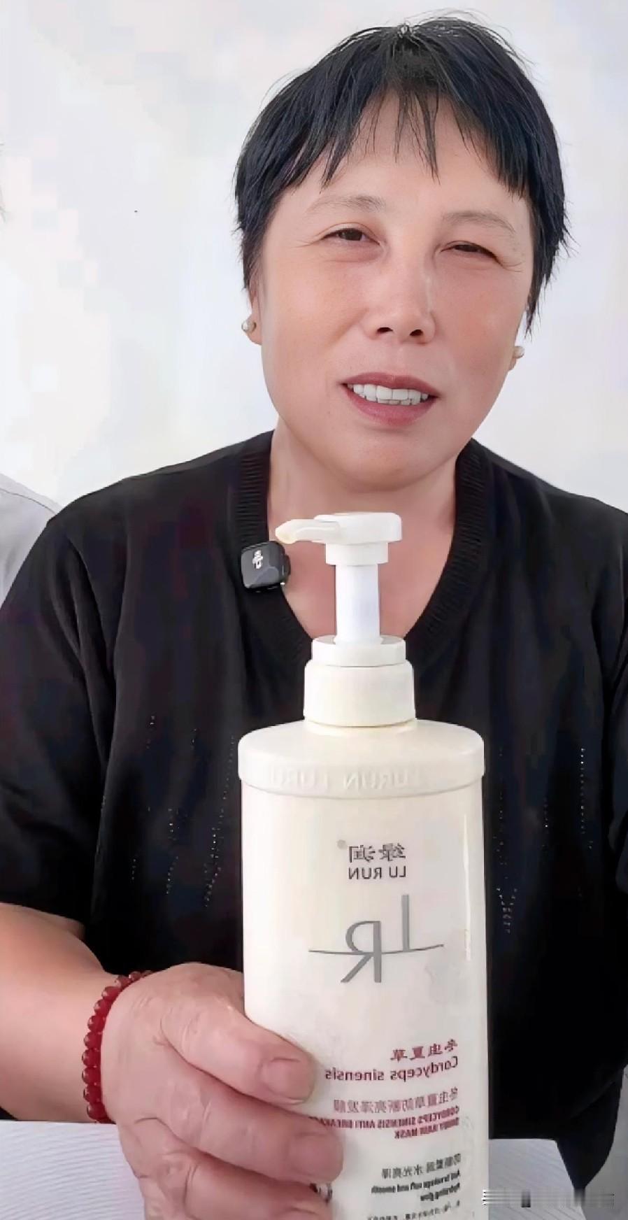 大双妈妈开始带货这事，真让人感叹环境对人的改变。老人家，真厉害[赞][赞]

就