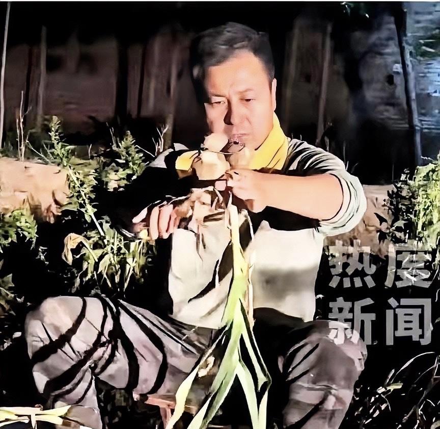 泪目！山东菏泽，一男子替亡妻尽孝七年，不续弦、不推诿，曾帮岳母收蒜忙到晚上十点，