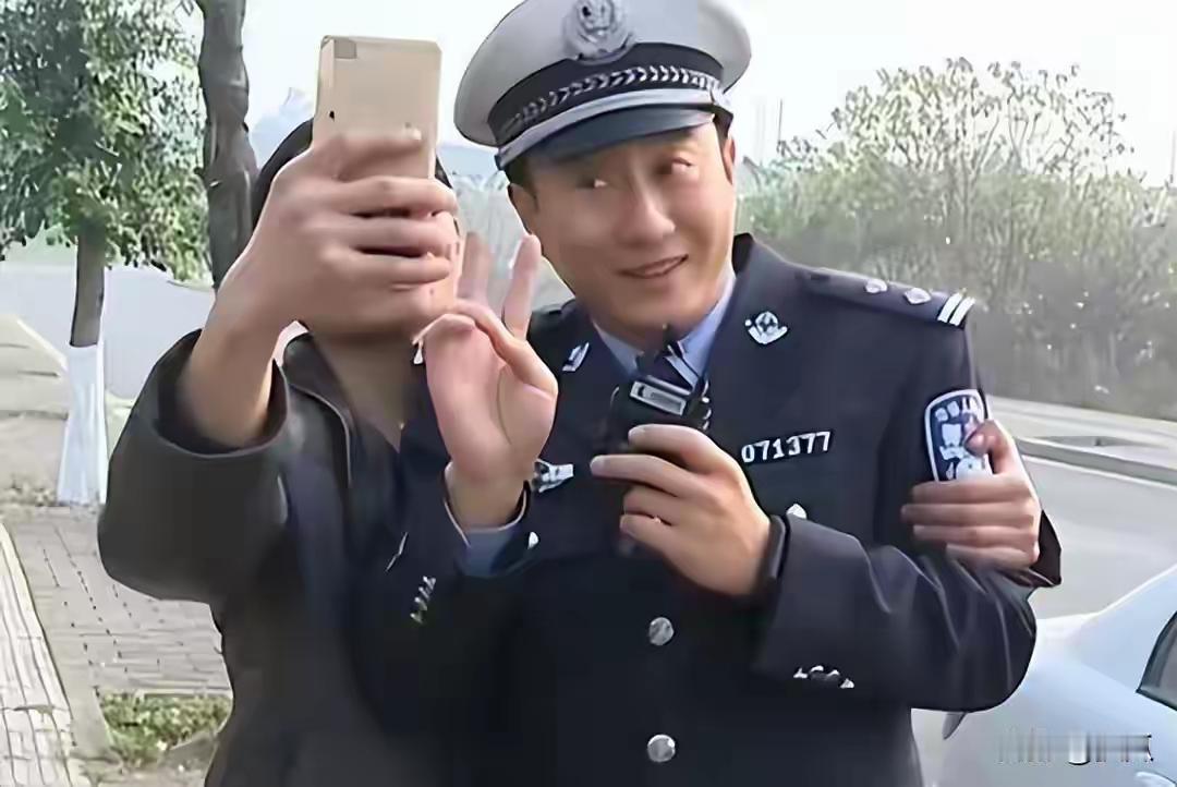 谭乔含泪说出离职真相：那辆“神牌”大奔，毁了我13年？
“到二仙桥，走成华大道”