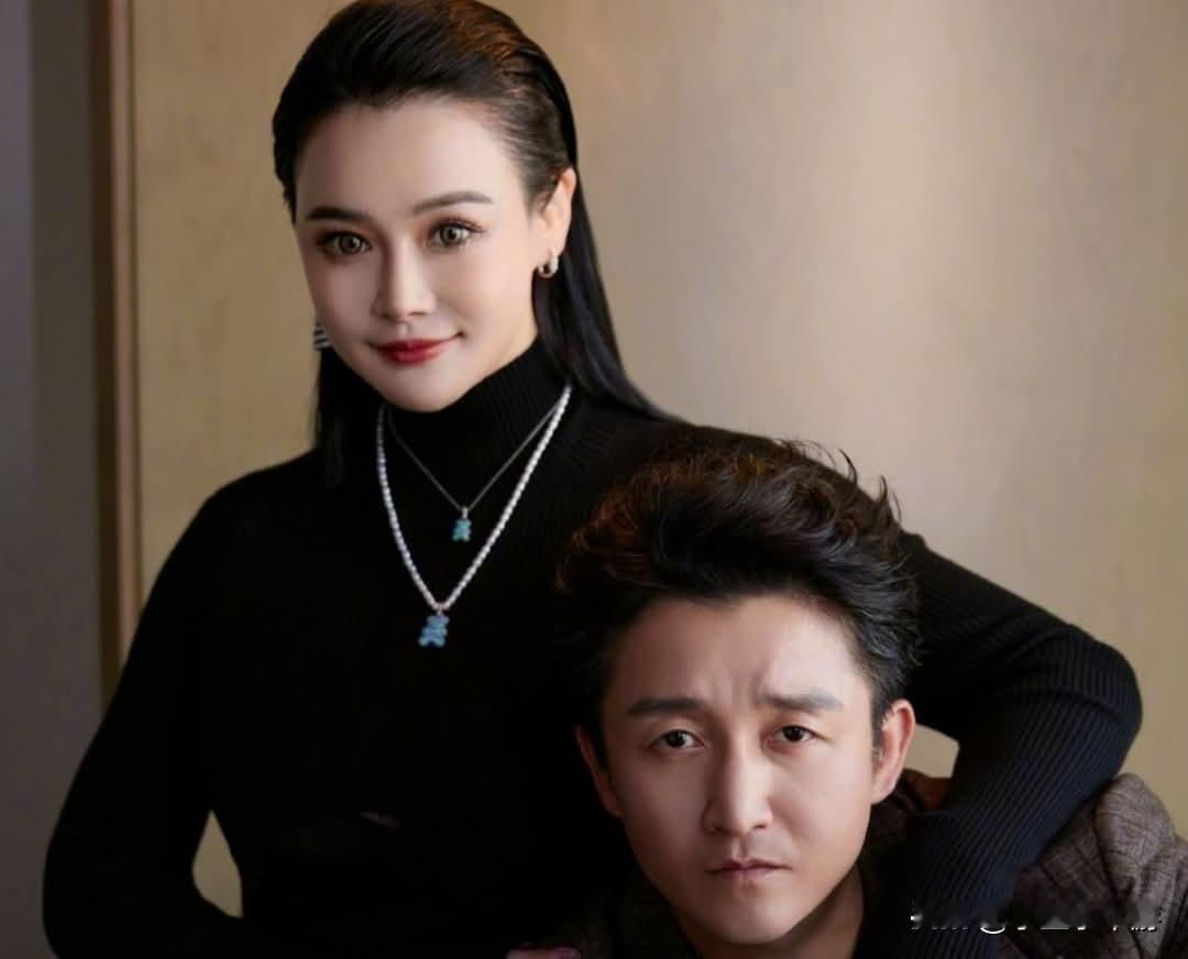 我始终无法理解冉莹颖全权打理邹市明财务、操盘各类投资的选择。
以二人坐拥的身家规