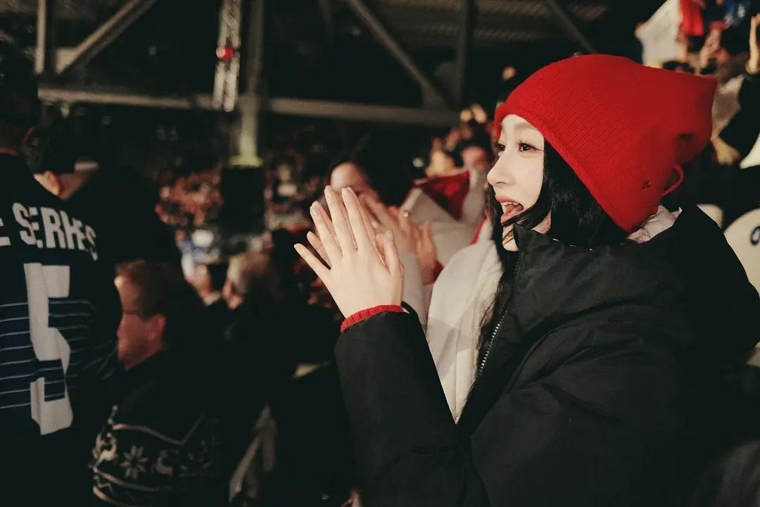 关晓彤去看冬奥会了 来看看状态如何？代表主投资方欧米茄OMEAG🇨🇳区代言人