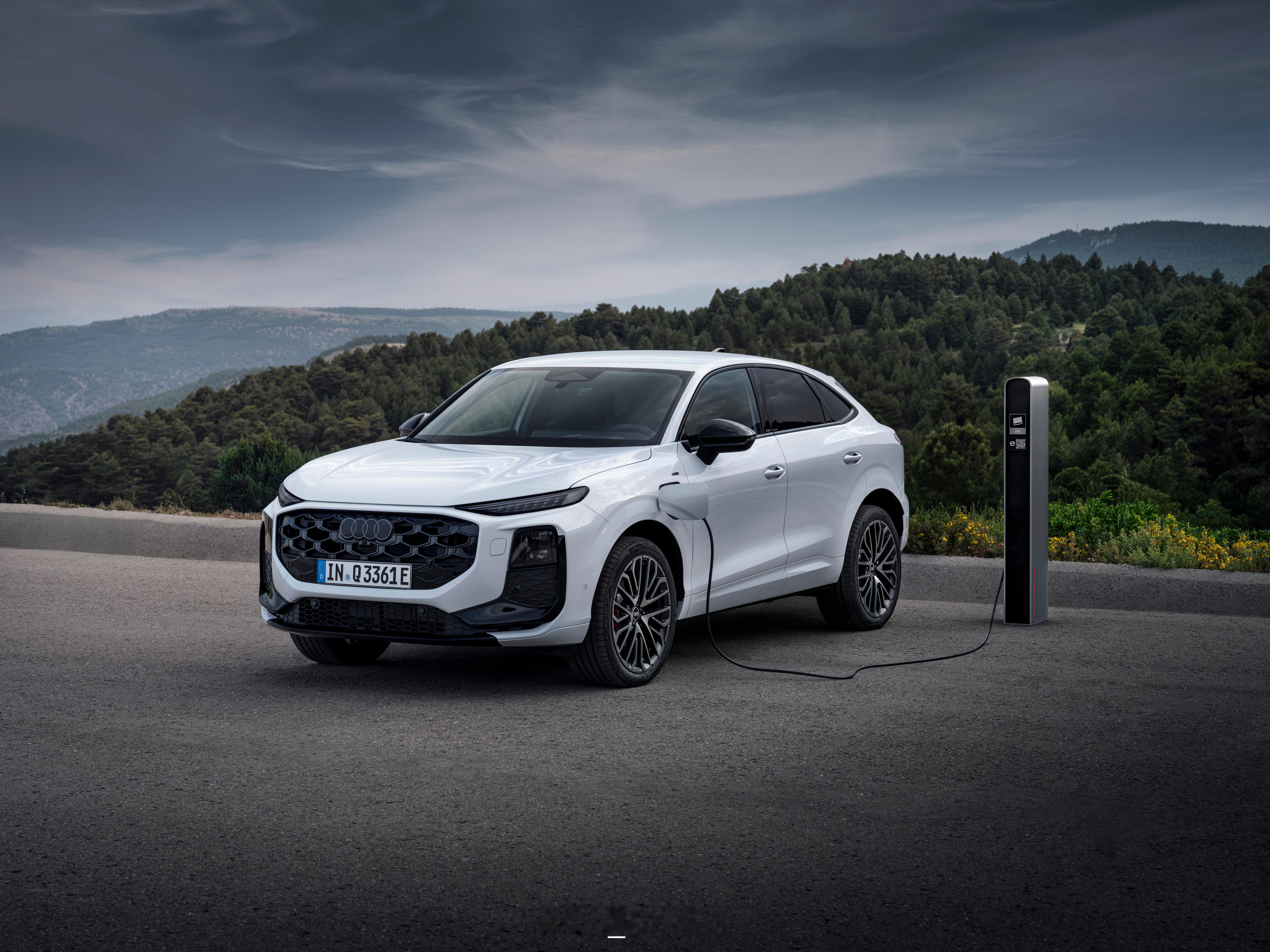 奥迪[超话]全新一代奥迪Q3 Sportback插混版  【高清原图】附上一组全
