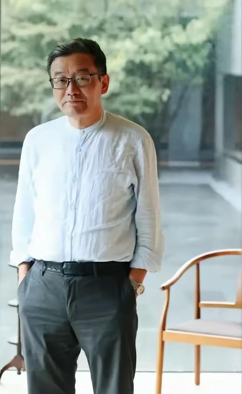 复旦大学王德峰教授再次语出惊人：“我母亲生前很节俭，你扔她东西她就发火。她走后我