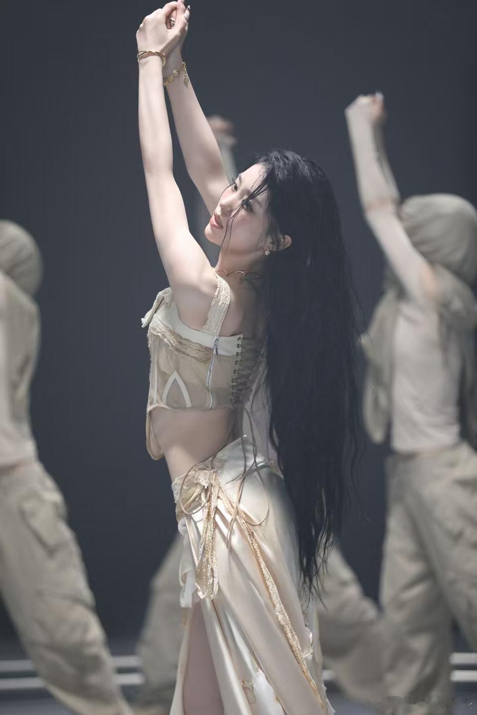 沈小婷个人初舞台 沈小婷solo首秀感言终于等到沈小婷solo打歌上线，MCD初