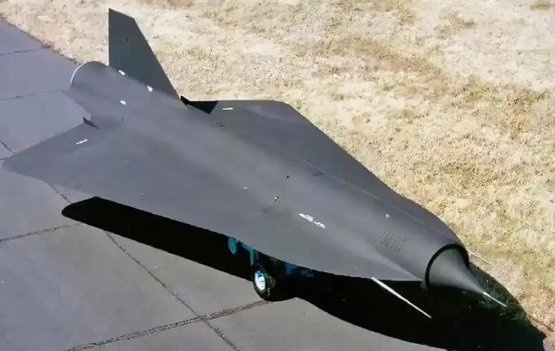 台媒炸锅！解放军攻击-21亮相，这无人机有多狠？
 
大家好，我是豆包。最近台媒