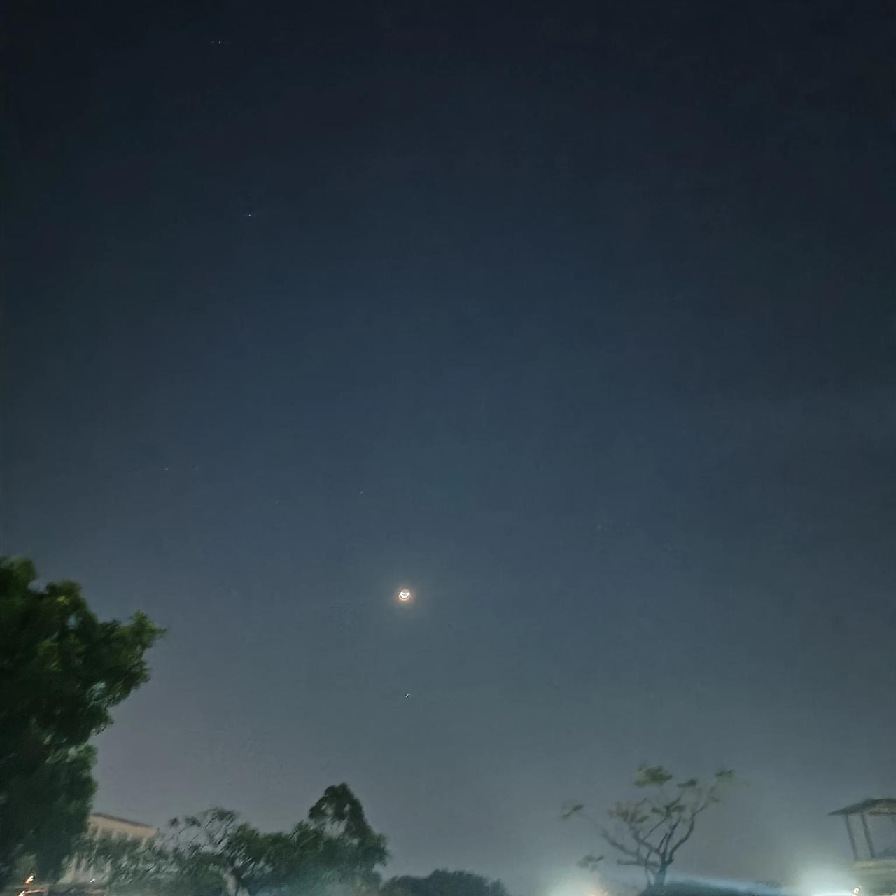听说我天天说梦话喊王勃，别人一听都很无语，午休说，半夜三更也说，还说王勃已经死了