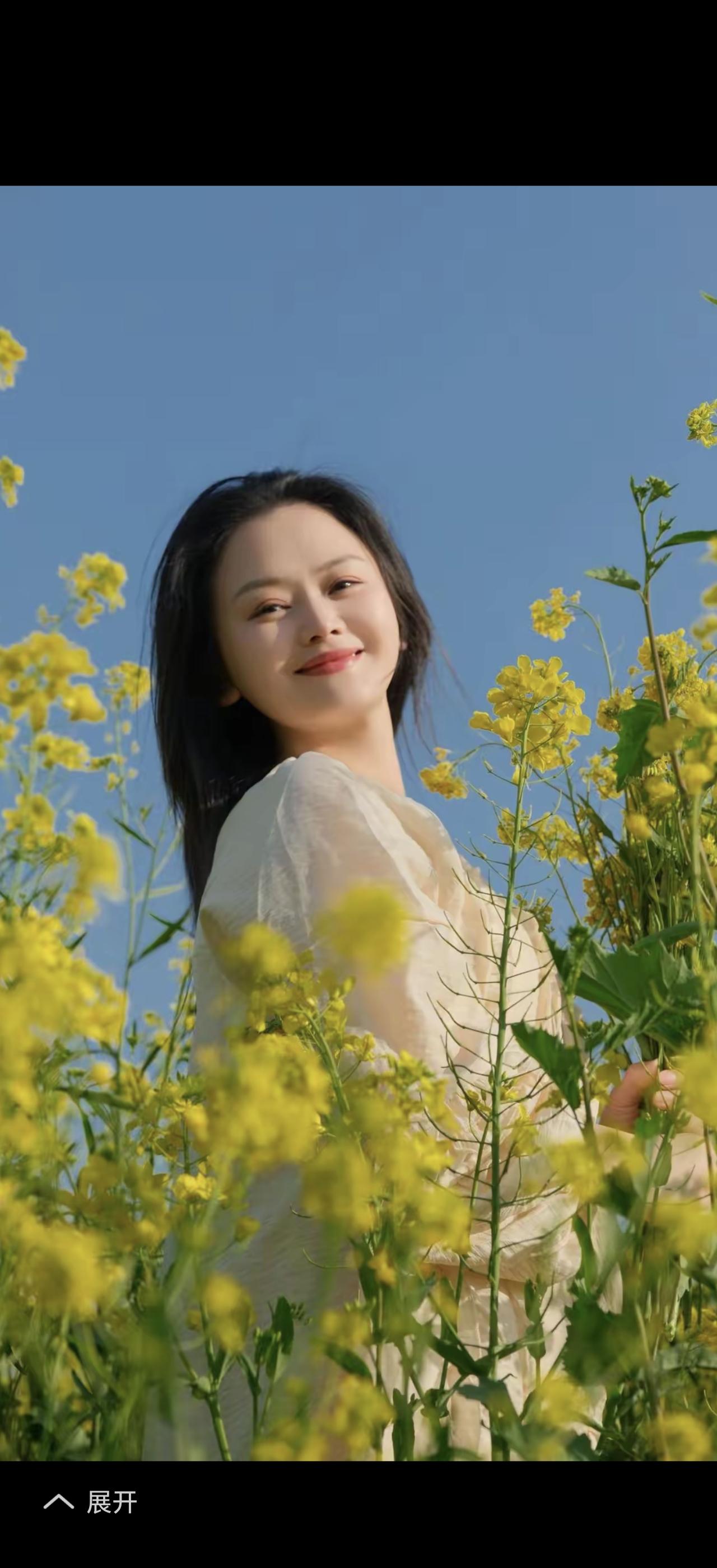 阳光下的微笑，花海中的浪漫