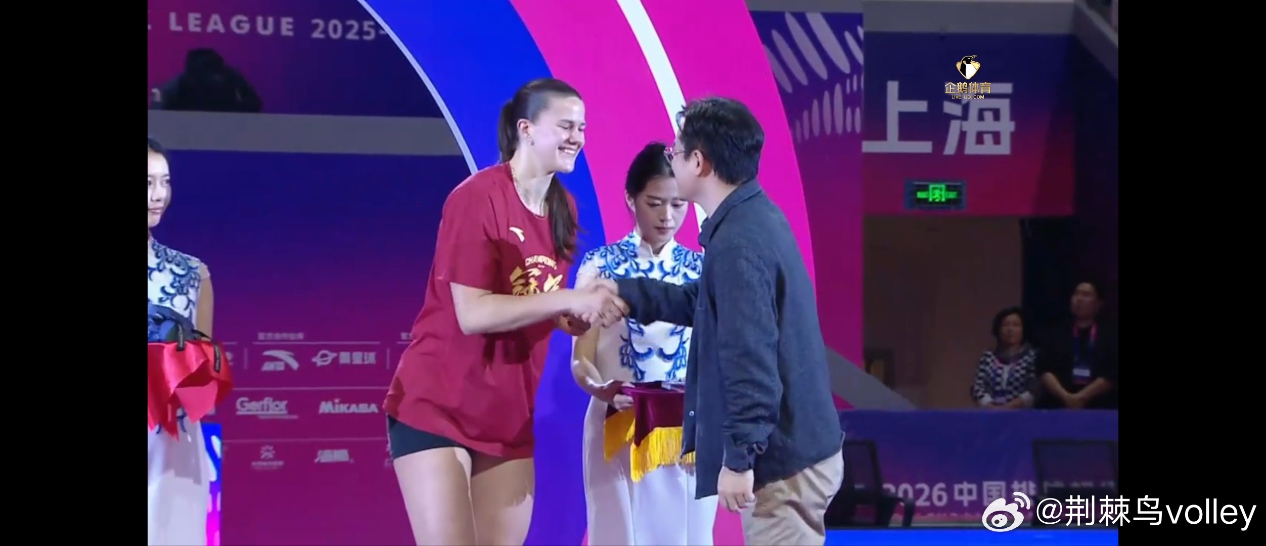 最佳外援→范赖克，实至名归🔥。上海女排时隔25年再夺冠上海女排3比0江苏女排2