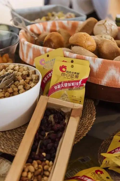 美国土地安全部将43家中国企业列入UFLPA制裁清单，包括洽洽食品（瓜子）、思念