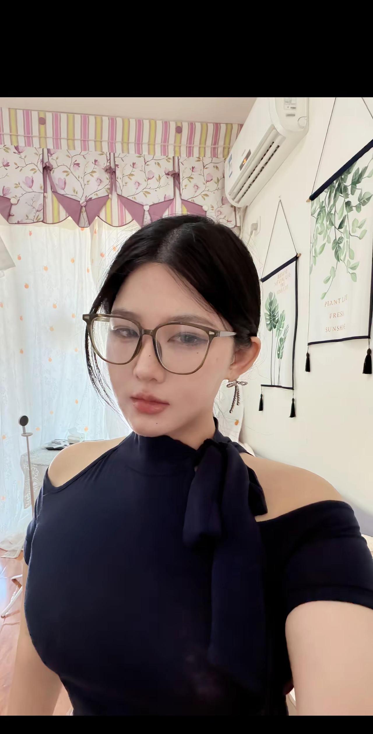 戴上眼镜感觉智商➕50今日份高智感look 御姐 妻感妆容