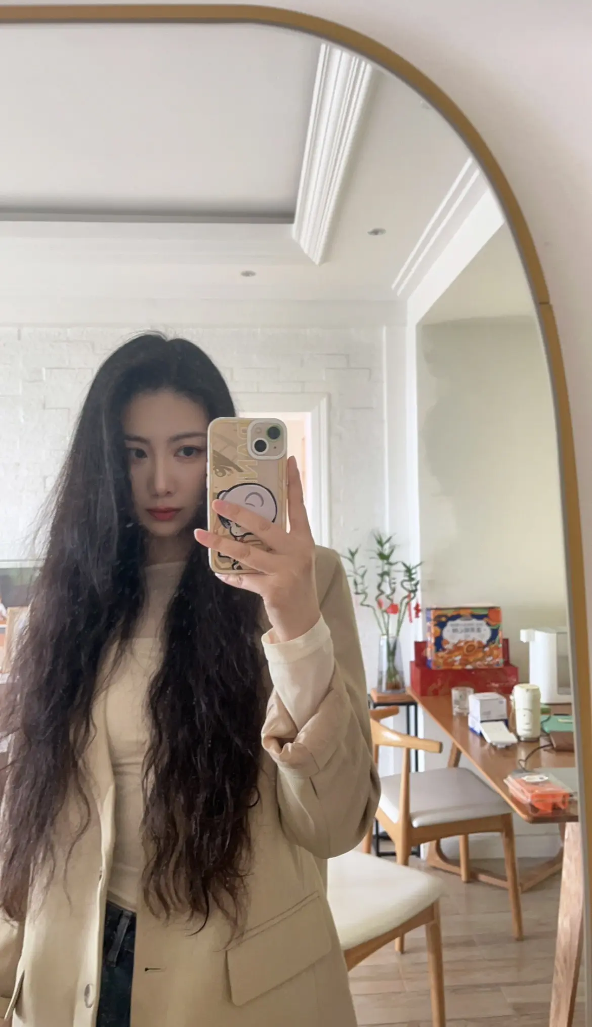 天在将黑未黑时最美，人在将恋未恋时最爱。