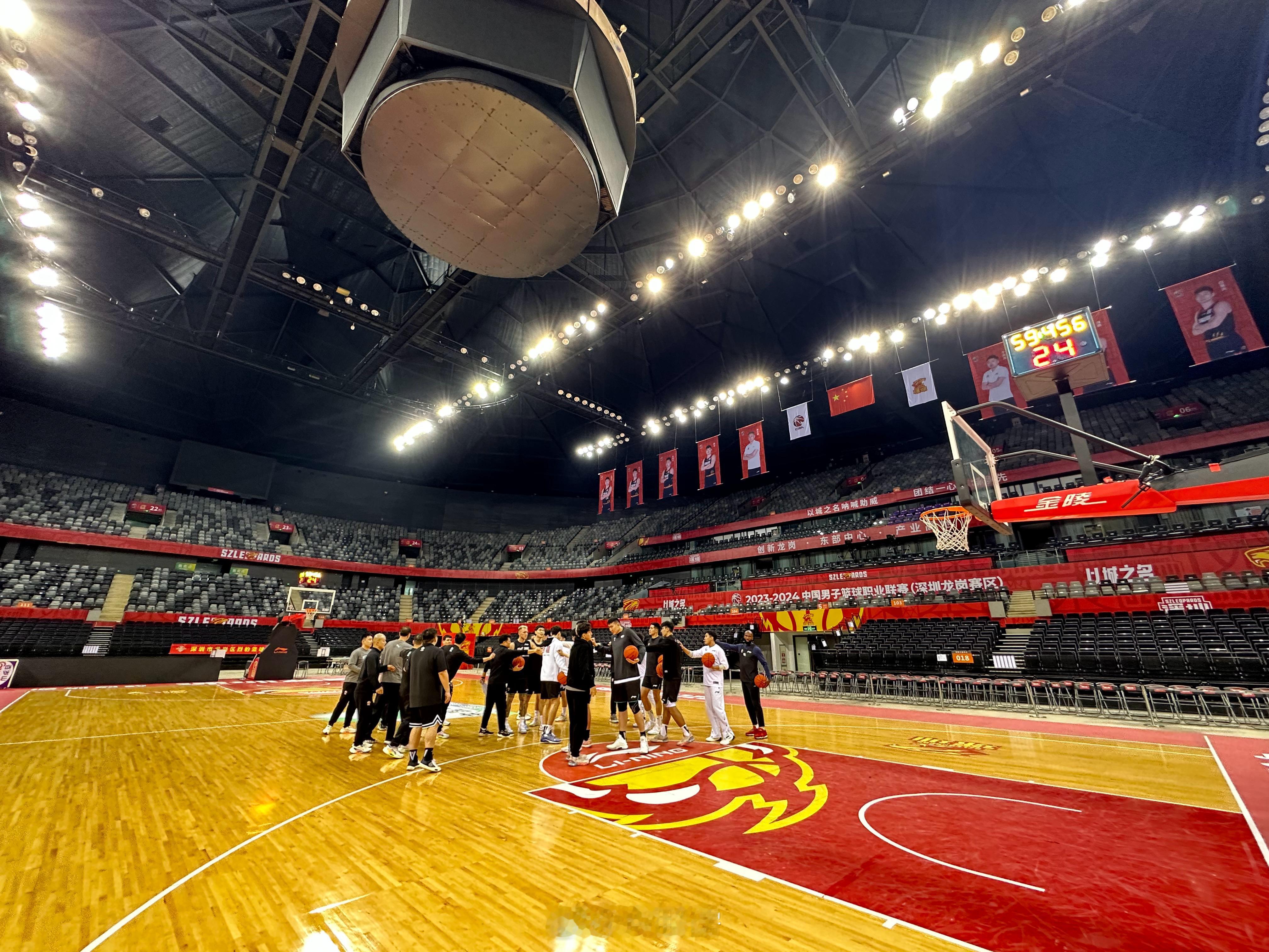 开练！#小卢篮球世界##新疆男篮##cba炫时刻#  ​​​