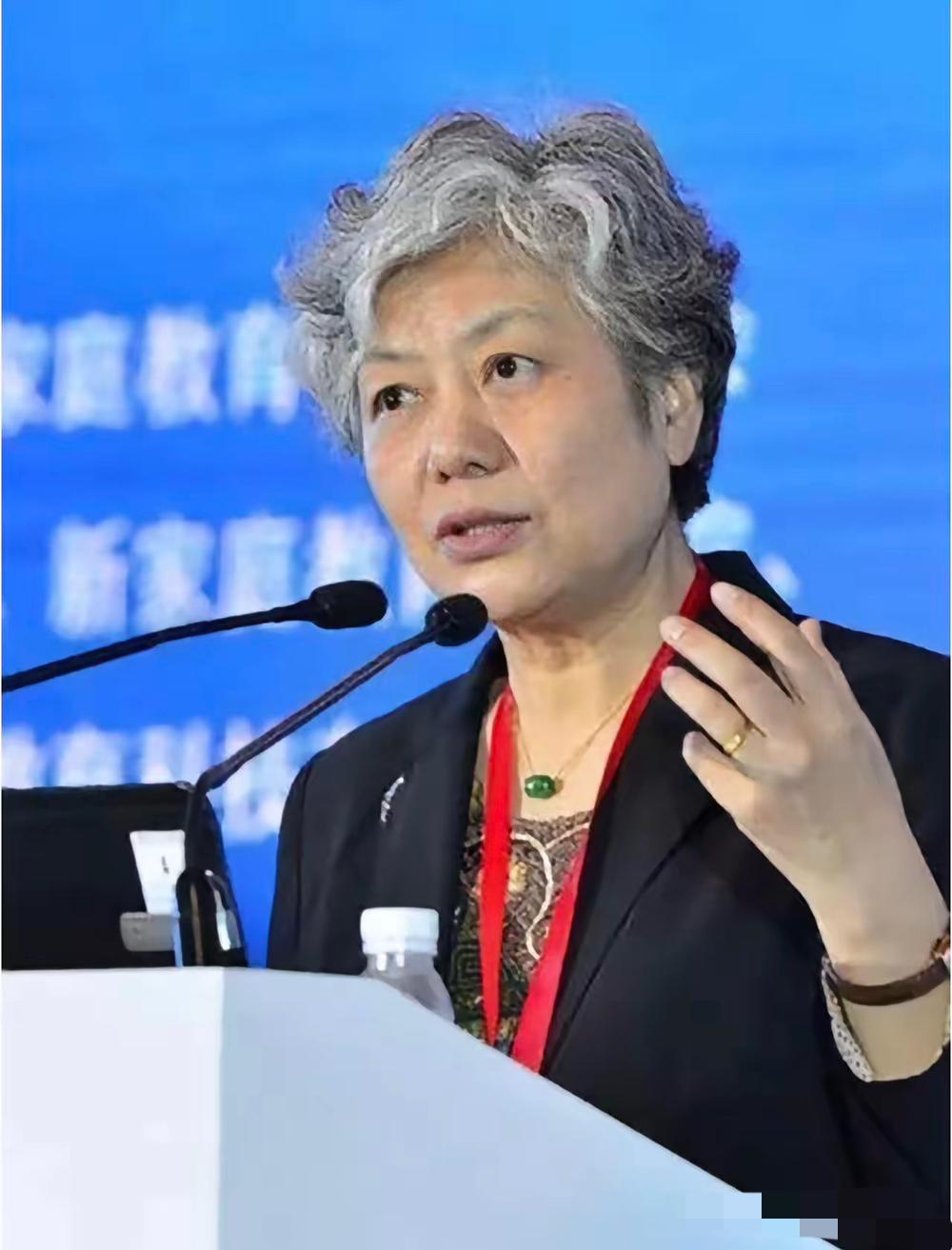 看完李玫瑾教授这段采访，真的后背一凉，女孩子在感情里守住底线从来不是什么“保守”