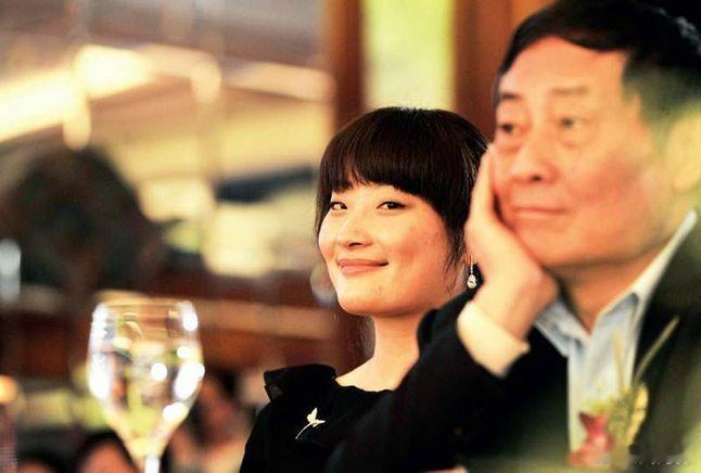 宗庆后未在汇丰银行为三位子女设信托这就更简单了，因为信托的不可撤销性，很多不属于