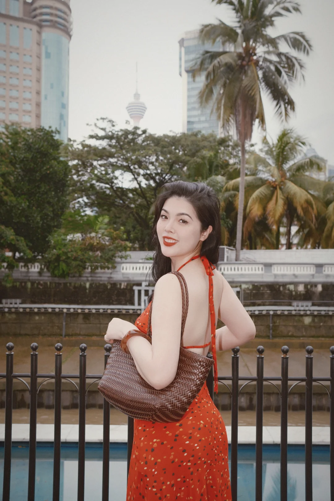 翻到了妈妈30年前的照片。。。