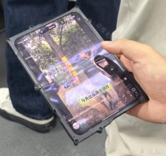 疑似某大厂阔折叠工程机曝光！ 