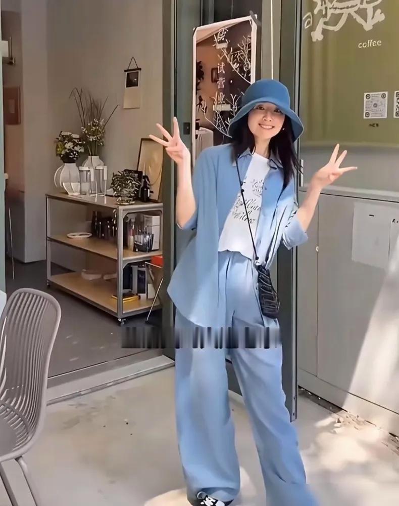 别只盯着脸部护肤，46岁董洁的双腿，才是女明星真正抗老底牌 
