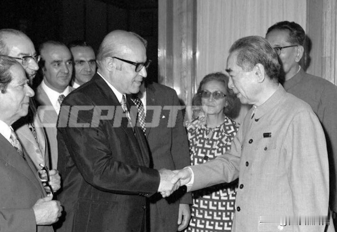 【周总理历史上的今天——7月3日】
1973年7月3日，下午六时，周恩来总理会见