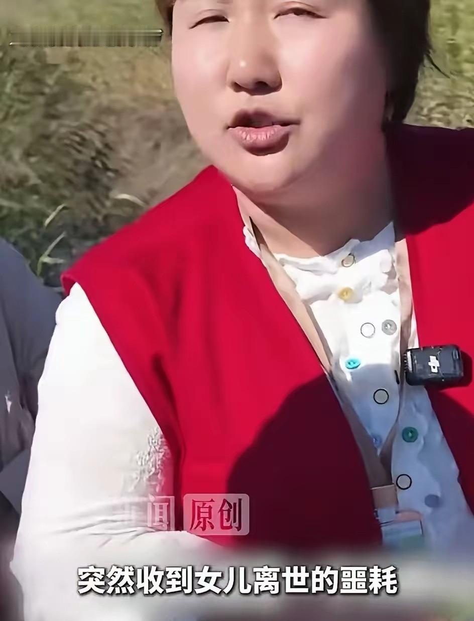 “这个导游火了”！辽宁盘锦，导游董女士团里一位来自的兰州老人，在游山玩水途中，老