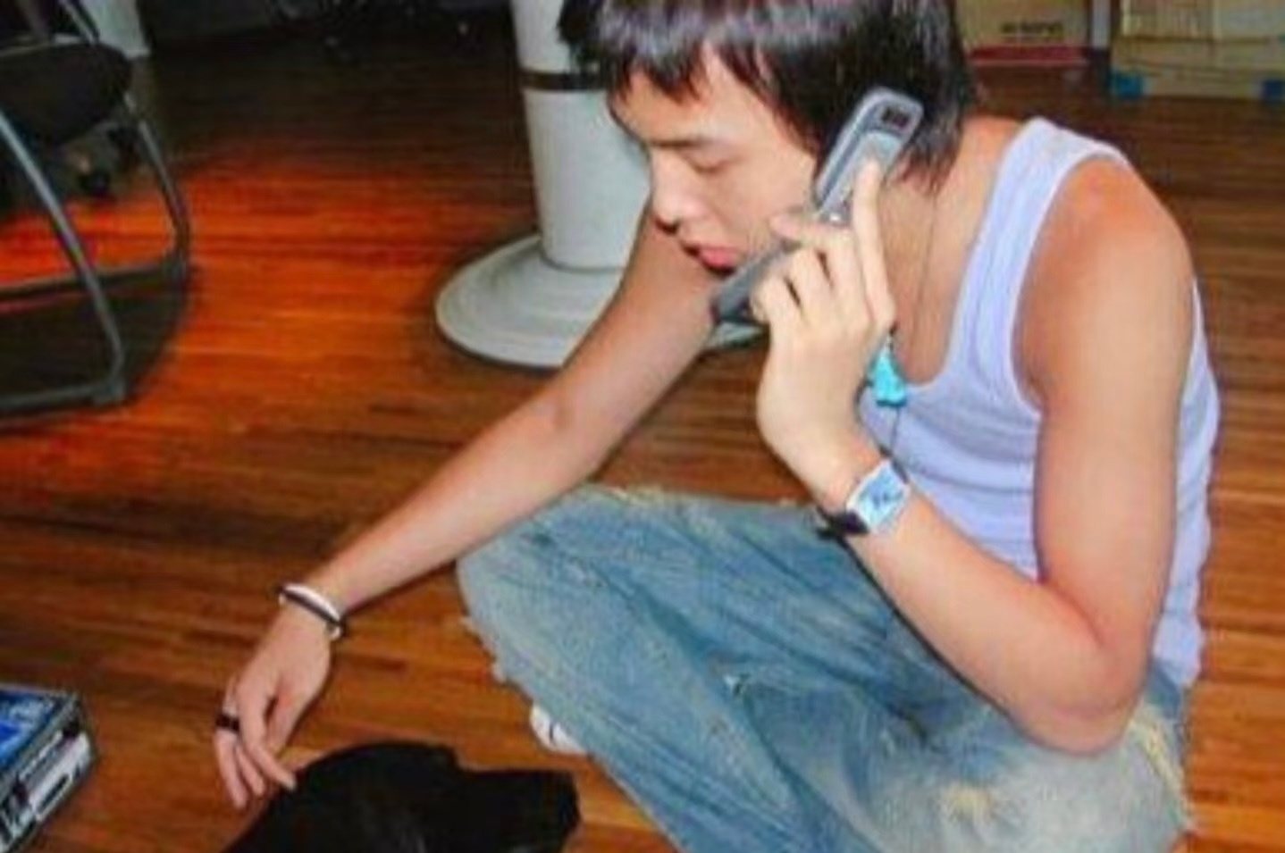 权志龙从翻盖手机→iphone17pro max 