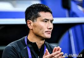 国足新帅邵佳一首训：于汉超忙设施，吕焯毅受访展新希望国足新年冬训于1月4日在广东