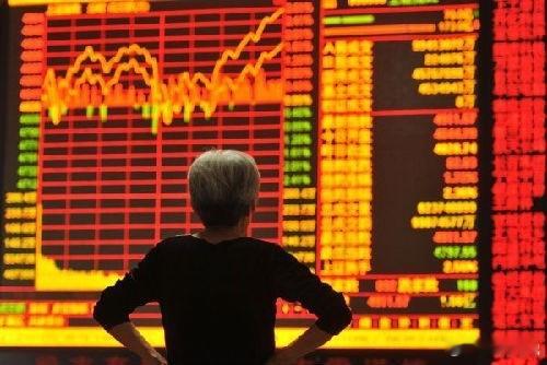 快开盘了，昨天创业板反弹的还是很给力的，成功收复月线和2日压力位，离5日压力34