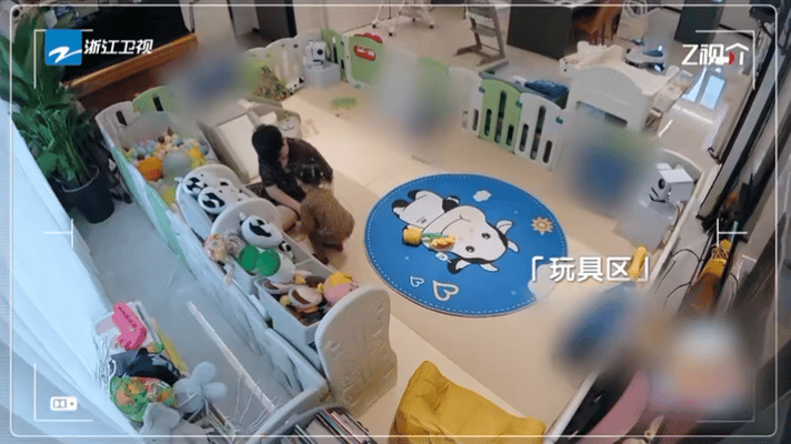 监控式育儿是保护还是控制我们的爸爸家长因为焦虑就给孩子装监控，觉得时刻盯着才放心