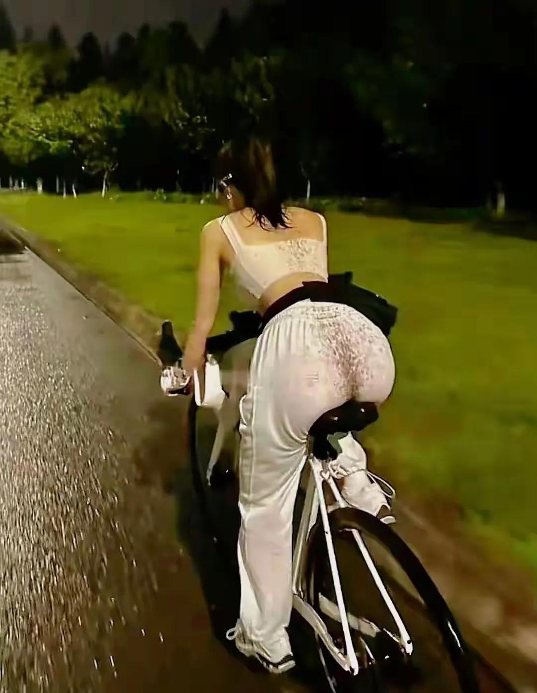 应该好好查查，这款公路骑行车，是哪家公司生产的，又是哪个设计师设计的。
为了与同
