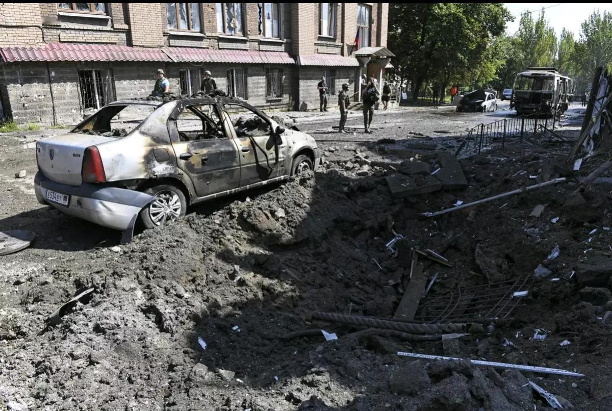 塔斯社报道，乌军使用热铝剂无人机袭击赫尔松。

当地时间1日，赫尔松州州长萨利多