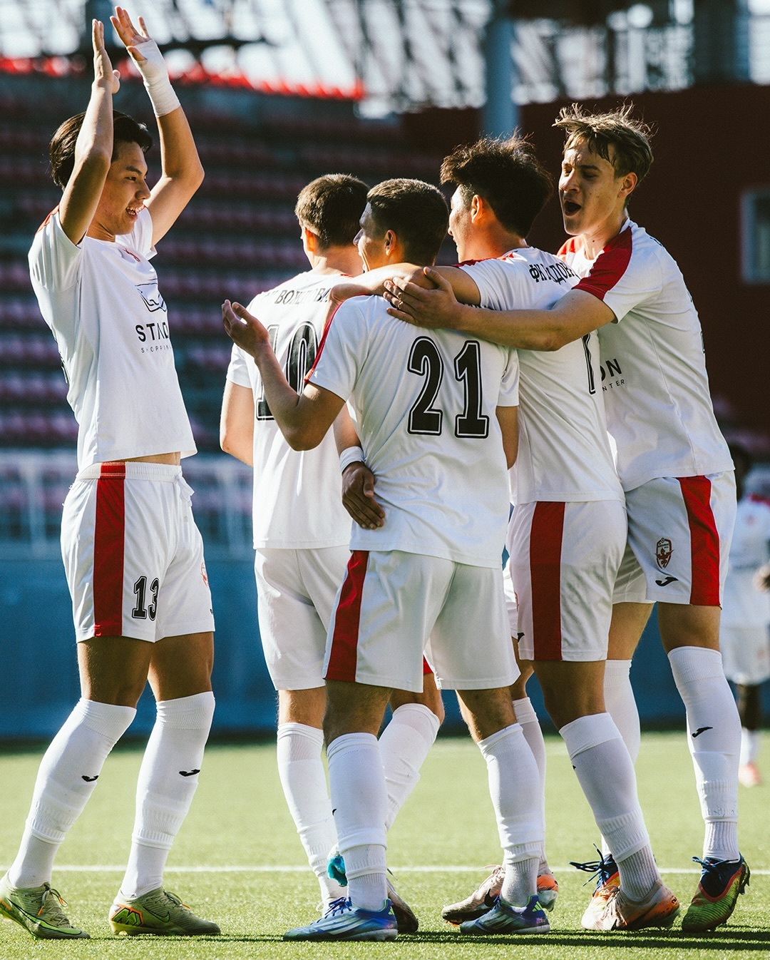 还差1场达到劳工证，张家鸣今夏即可返回伯恩利开启英伦生涯。前辽宁铁人小将张家鸣在