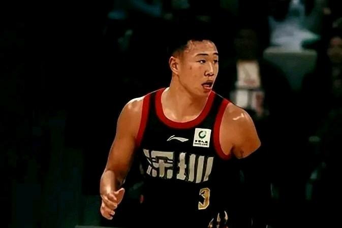 太夸张了！深圳半场血洗卫冕冠军浙江28分，更加离谱的是，当家球星贺希宁怒砍4分，