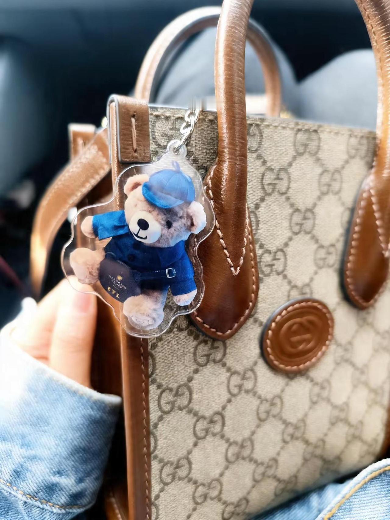 我评论了@任洁 的作品：实物来啦～可以挂着同款出门啦[大笑]