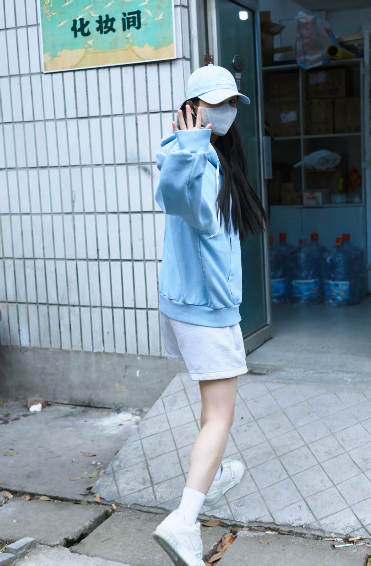 司宫令上班路透来了，李菲儿状态满分，清冷中带着笃定，期待值拉满。 