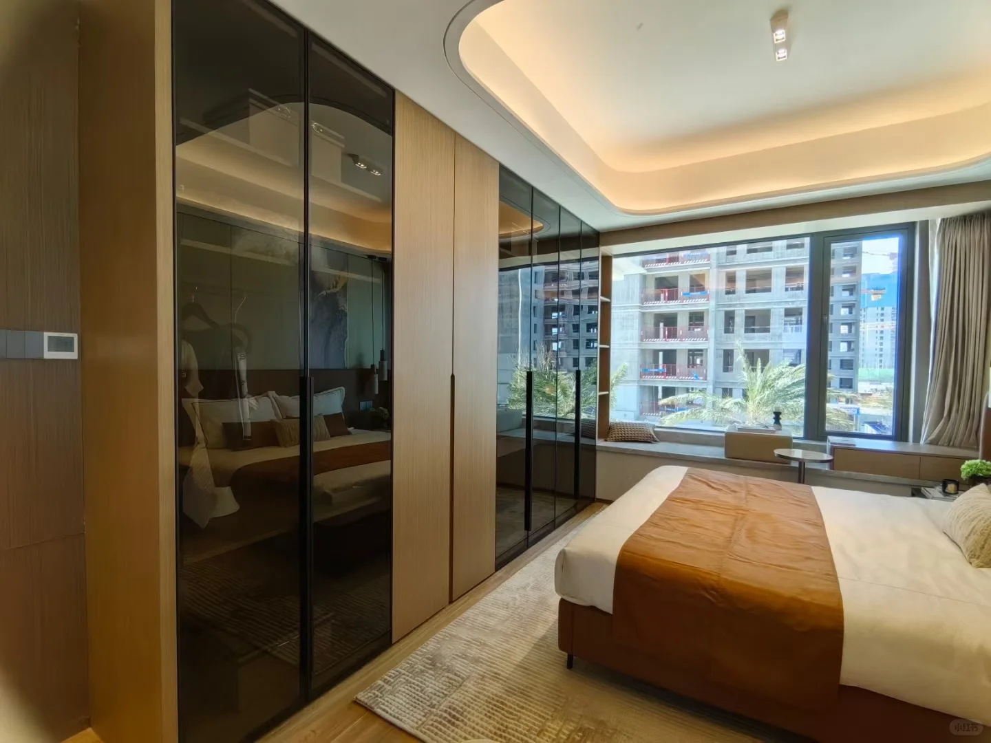 快来看看我家玻璃门落地效果