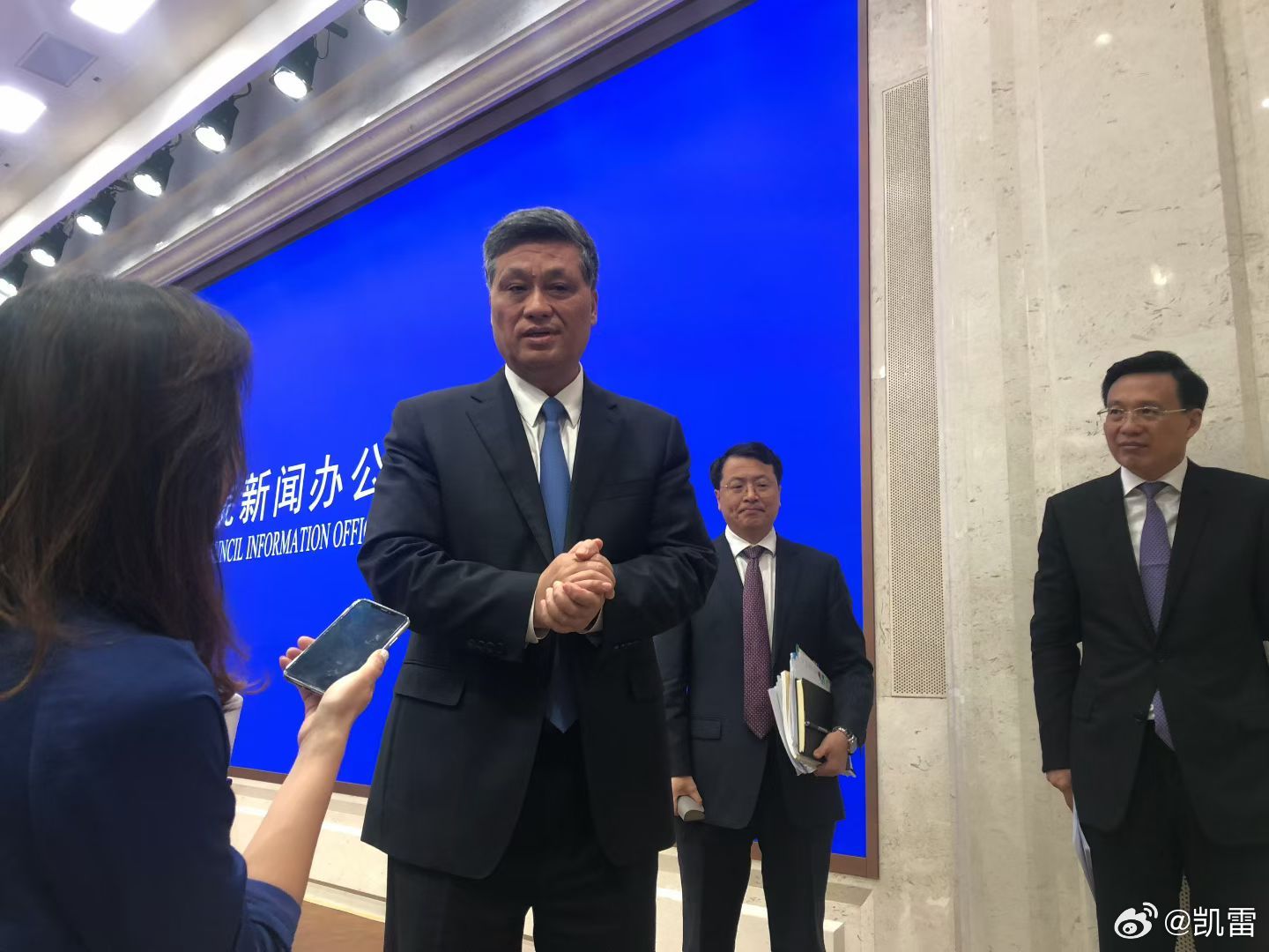 马兴瑞被查2019年的广东省长马兴瑞， 真是身材高大，仪表堂堂，面对记者，侃侃而