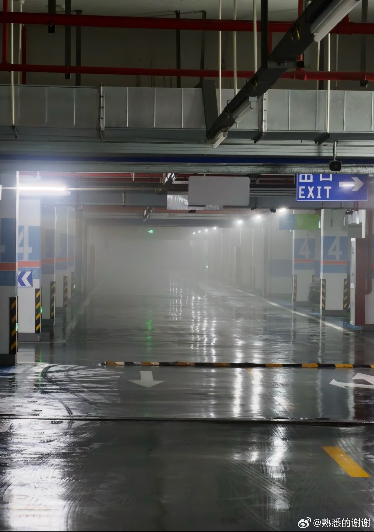 杭州这湿度地库已经模糊得跟地府没区别了… 